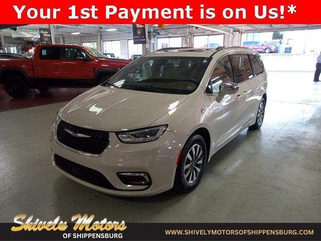 used 2021 Chrysler Pacifica Hybrid car, priced at $30,995