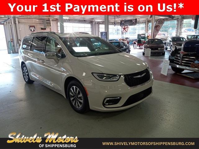 used 2021 Chrysler Pacifica Hybrid car, priced at $30,995