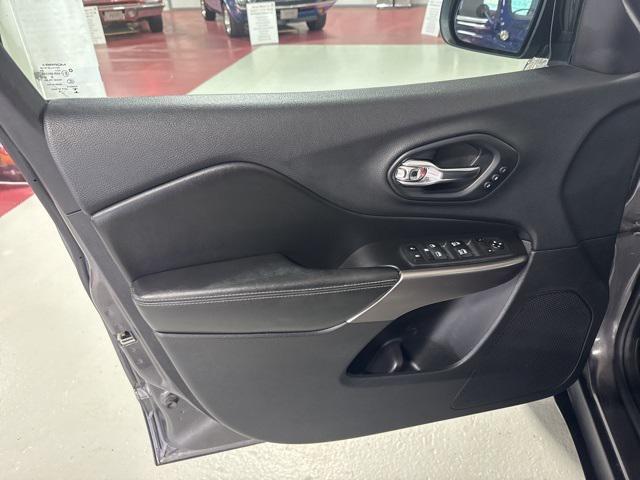 used 2019 Jeep Cherokee car, priced at $18,995