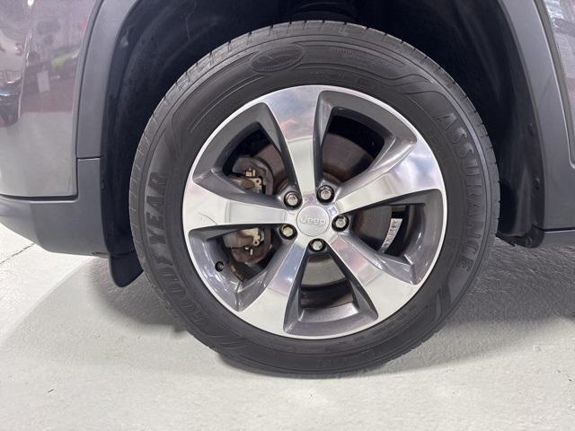 used 2019 Jeep Cherokee car, priced at $18,995