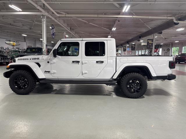 new 2025 Jeep Gladiator car, priced at $43,820