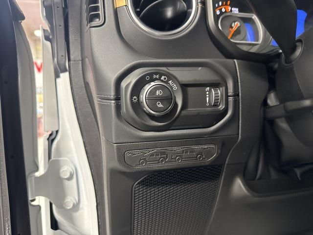 new 2025 Jeep Gladiator car, priced at $43,820