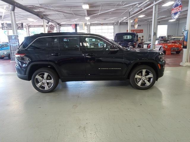 new 2024 Jeep Grand Cherokee car, priced at $44,752