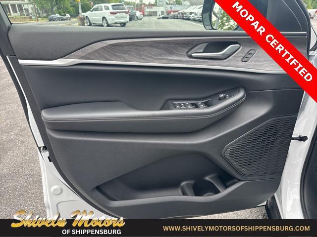 used 2024 Jeep Grand Cherokee car, priced at $39,670