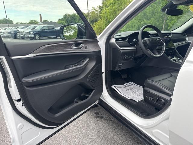 used 2024 Jeep Grand Cherokee car, priced at $41,995