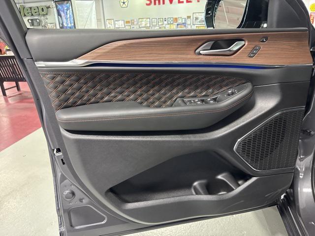 new 2025 Jeep Grand Cherokee car, priced at $55,035