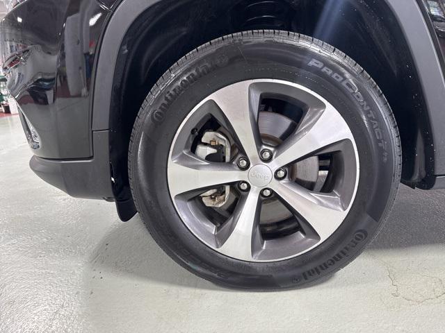used 2022 Jeep Cherokee car, priced at $27,995