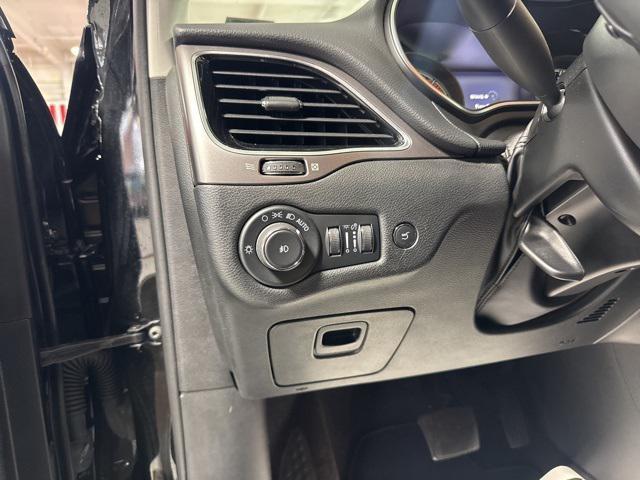 used 2022 Jeep Cherokee car, priced at $27,995