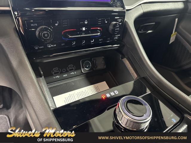 new 2025 Jeep Grand Cherokee L car, priced at $40,992