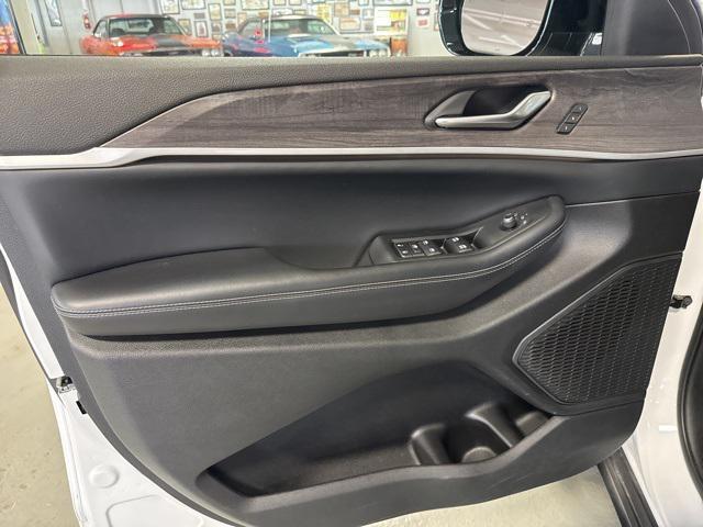 used 2023 Jeep Grand Cherokee car, priced at $31,995