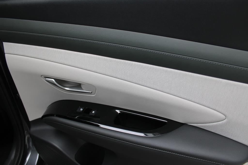 new 2025 Hyundai TUCSON Hybrid car, priced at $40,801