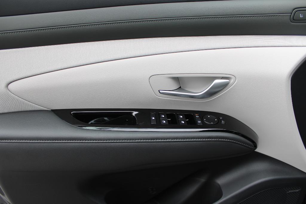 new 2025 Hyundai TUCSON Hybrid car, priced at $40,801