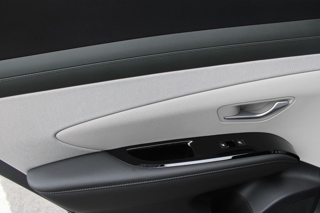 new 2025 Hyundai TUCSON Hybrid car, priced at $40,801