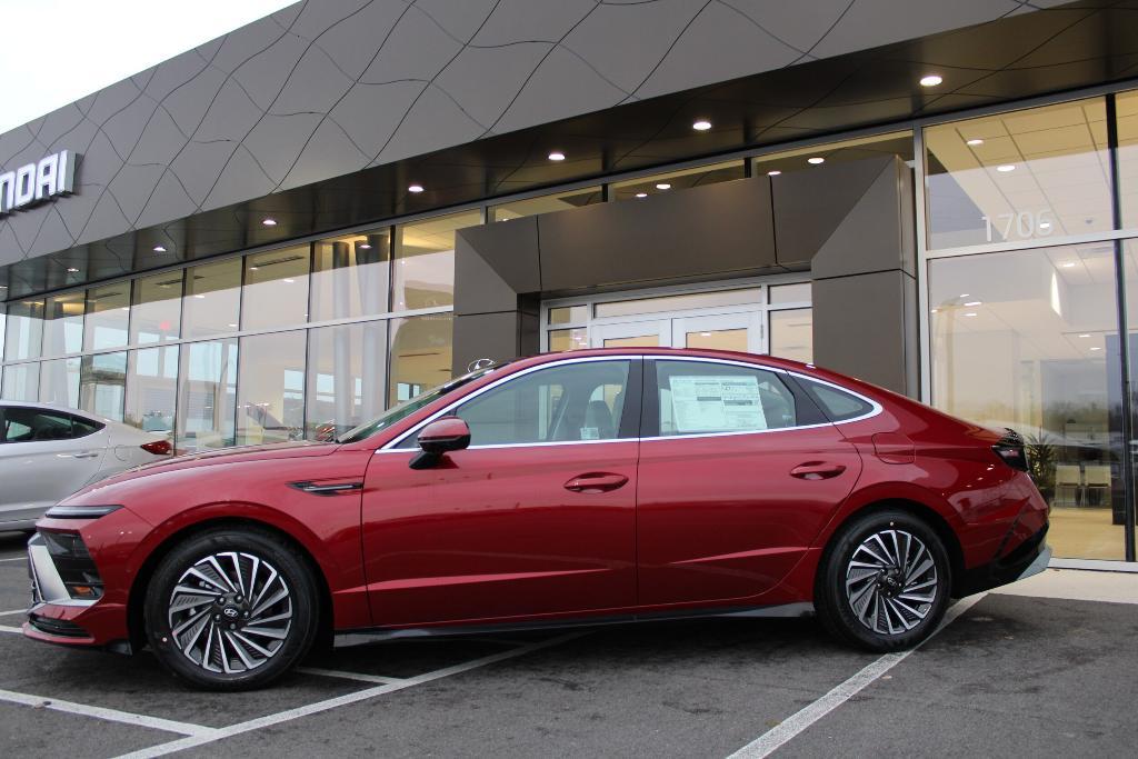 new 2025 Hyundai Sonata Hybrid car, priced at $38,037