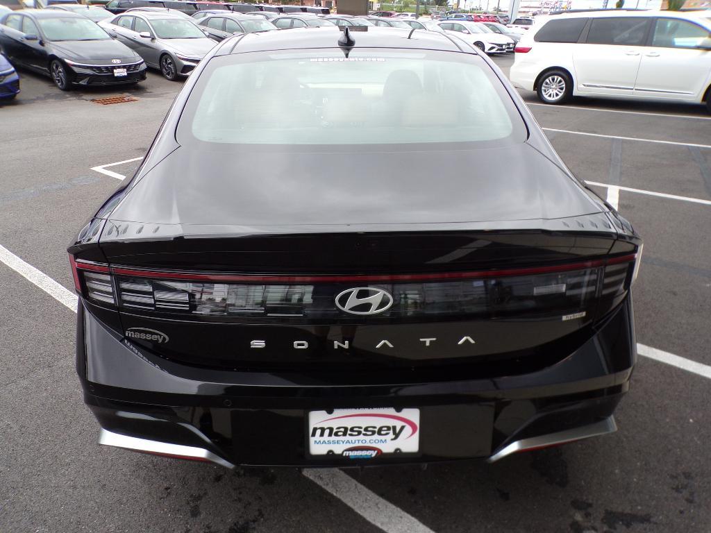 new 2025 Hyundai Sonata Hybrid car, priced at $37,297