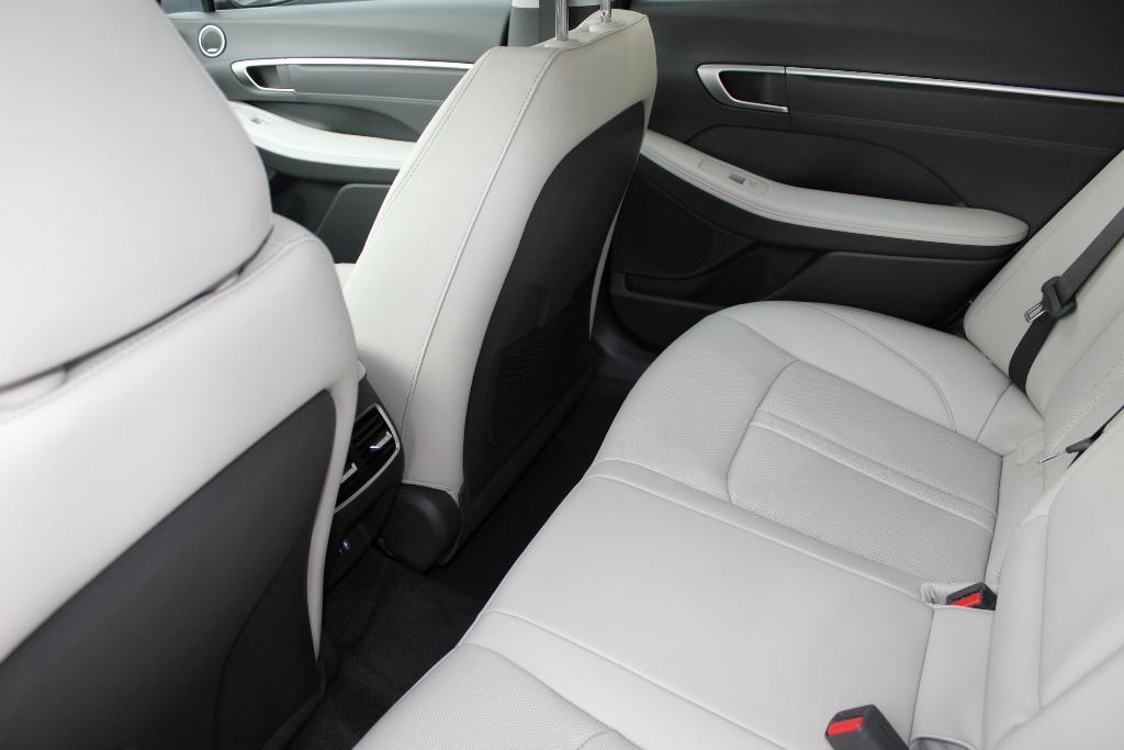 new 2025 Hyundai Sonata Hybrid car, priced at $37,556