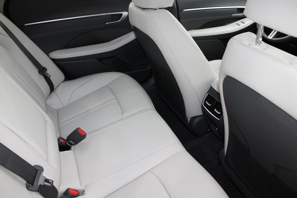new 2025 Hyundai Sonata Hybrid car, priced at $37,637