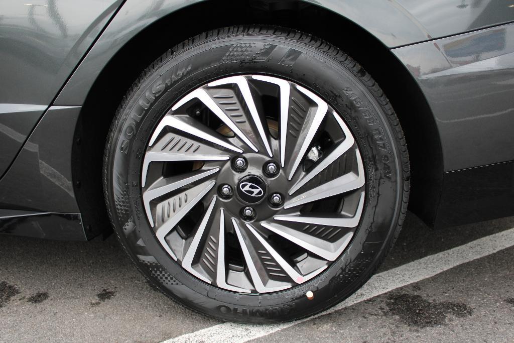 new 2025 Hyundai Sonata Hybrid car, priced at $37,556