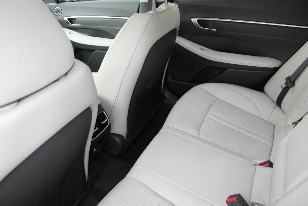 new 2025 Hyundai Sonata Hybrid car, priced at $37,637