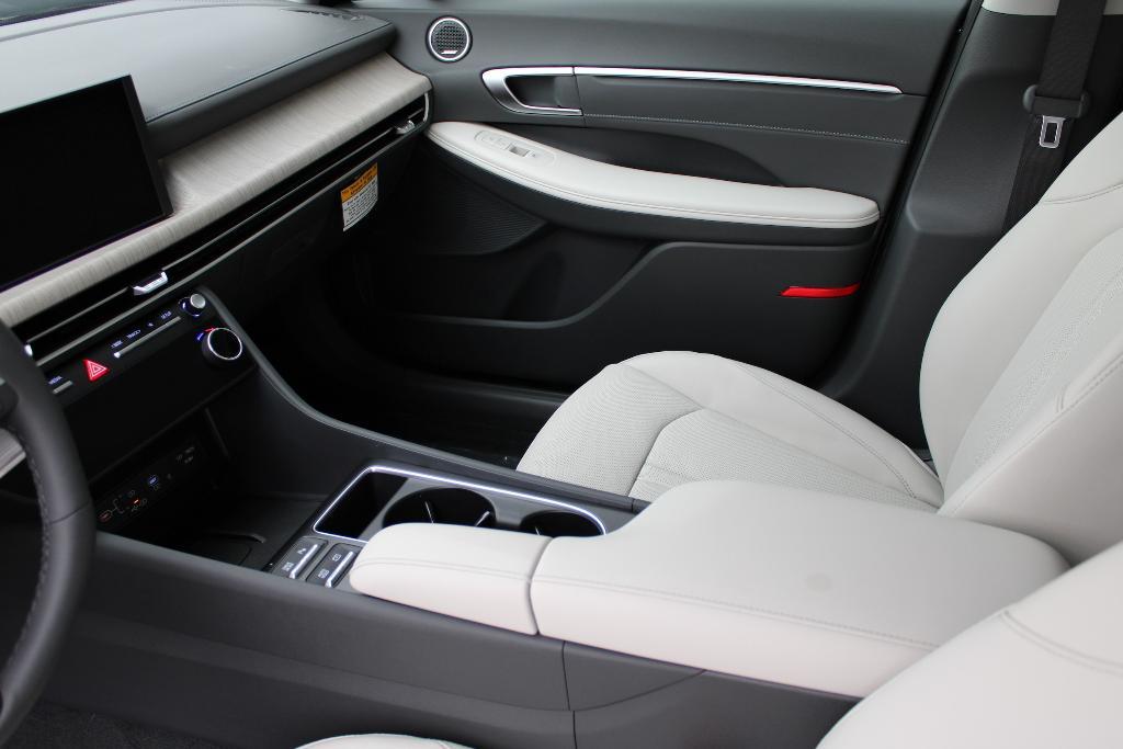 new 2025 Hyundai Sonata Hybrid car, priced at $37,556