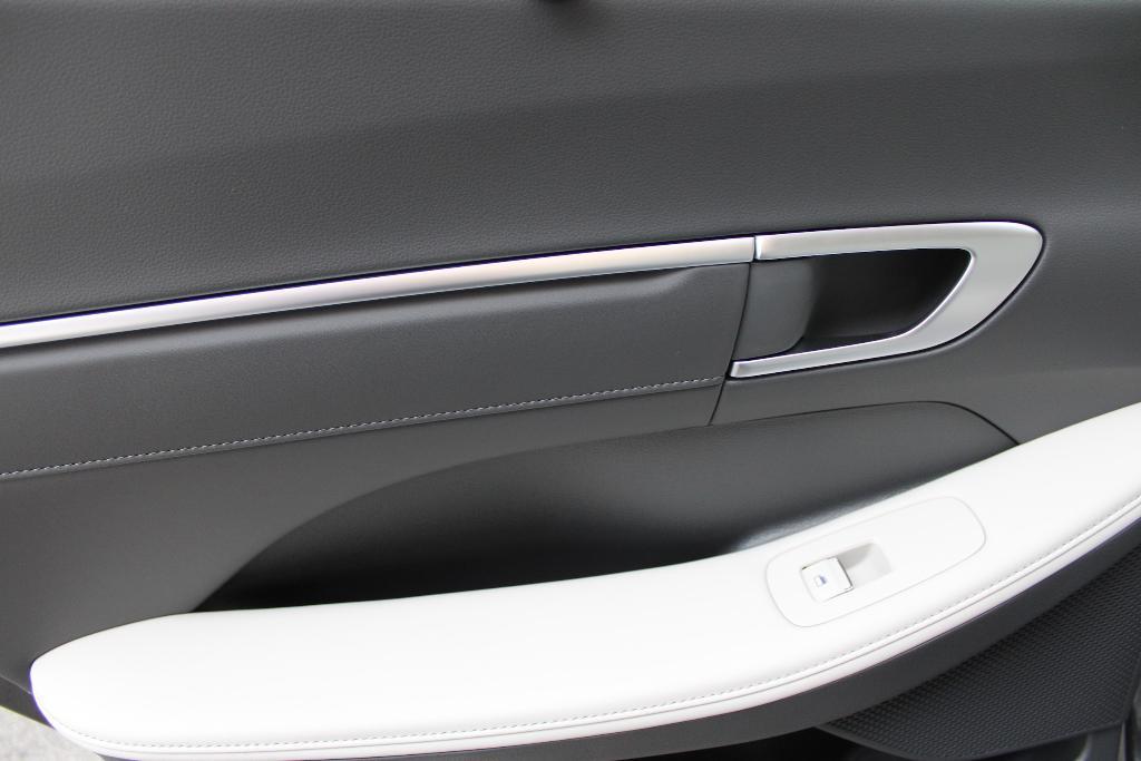 new 2025 Hyundai Sonata Hybrid car, priced at $37,556