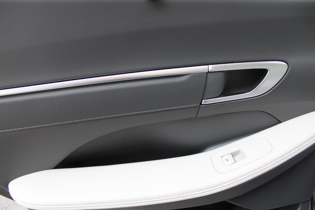 new 2025 Hyundai Sonata Hybrid car, priced at $37,637