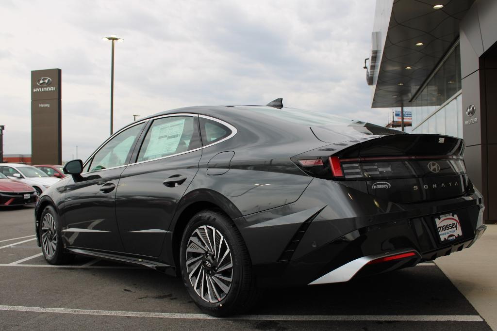 new 2025 Hyundai Sonata Hybrid car, priced at $37,556