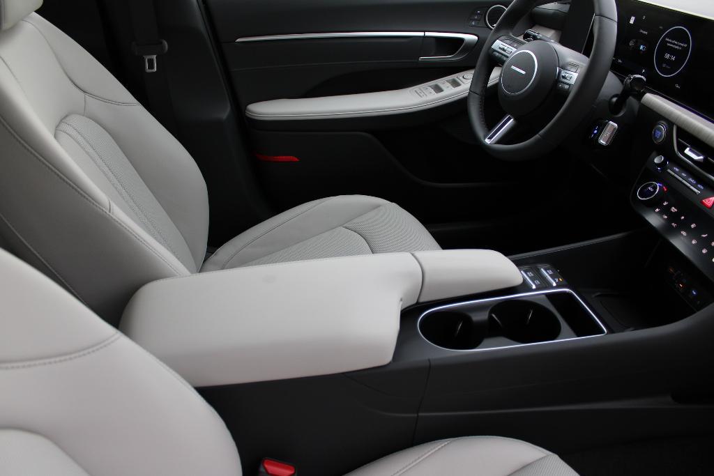 new 2025 Hyundai Sonata Hybrid car, priced at $37,556
