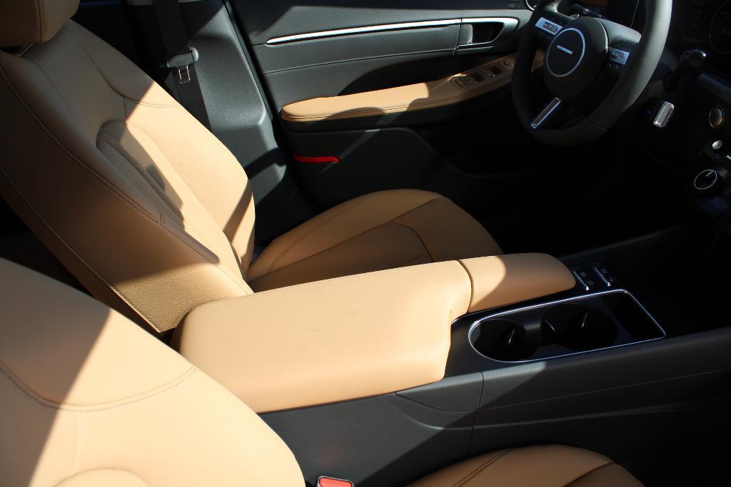 new 2025 Hyundai Sonata Hybrid car, priced at $37,317