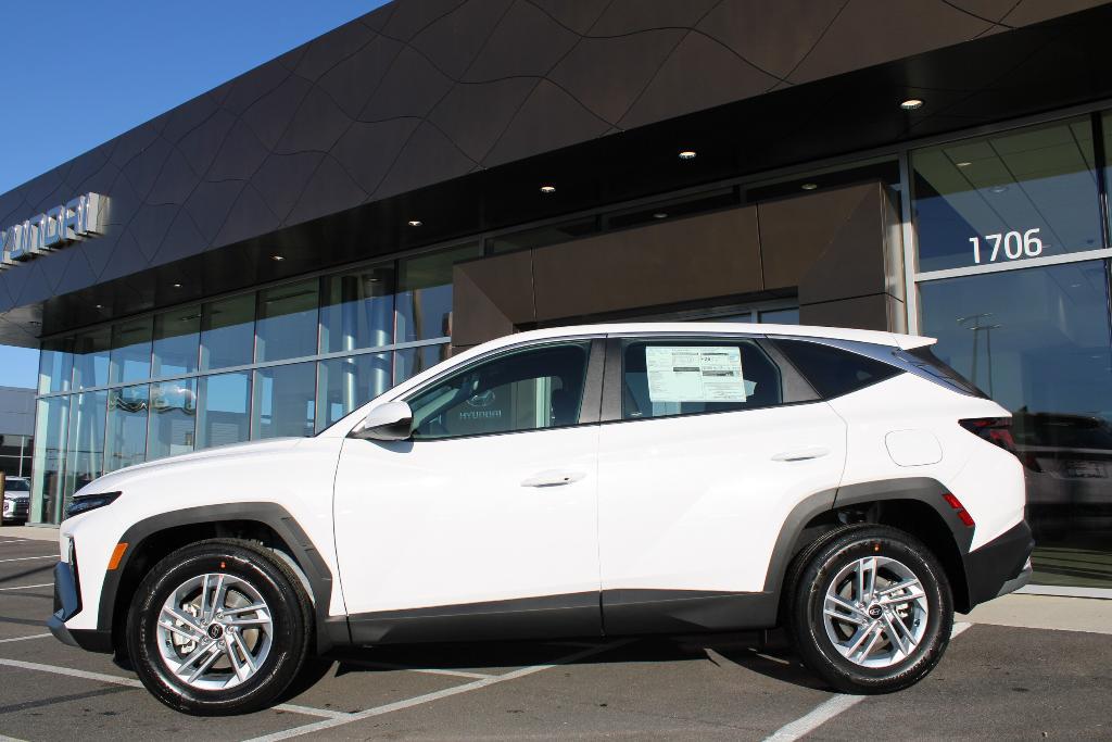 new 2025 Hyundai Tucson car, priced at $31,998