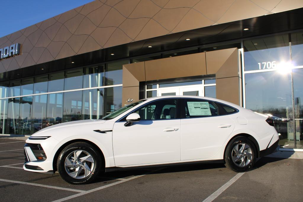 new 2025 Hyundai Sonata car, priced at $27,608