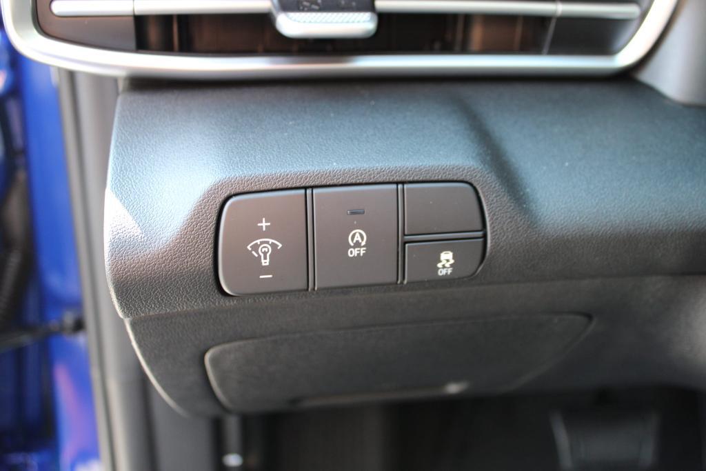 new 2025 Hyundai Elantra car, priced at $21,815