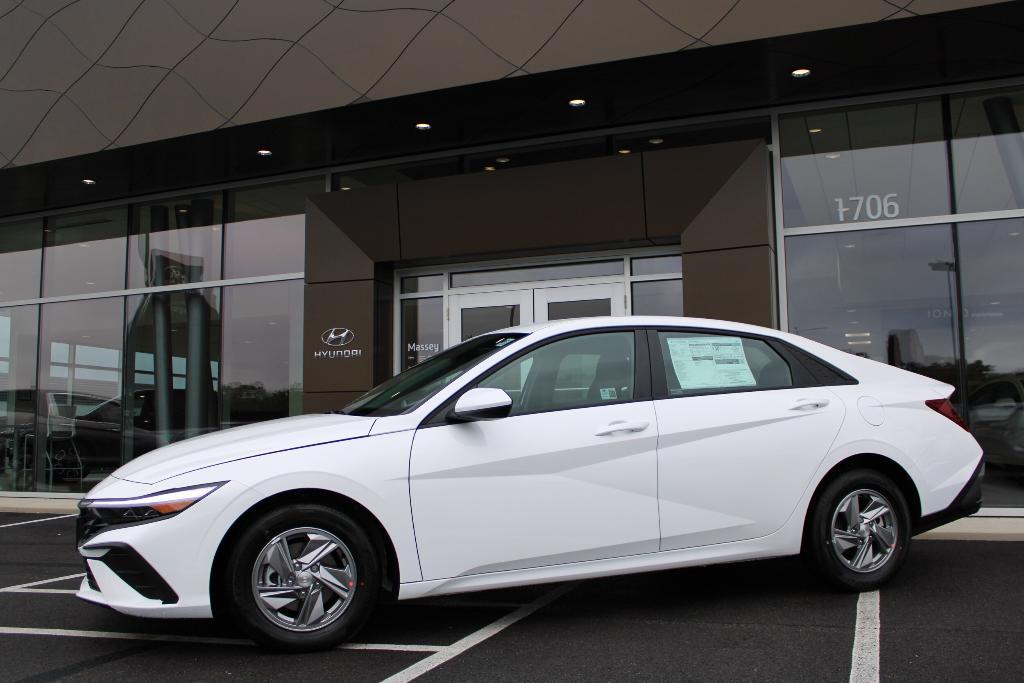 new 2025 Hyundai Elantra car, priced at $23,677