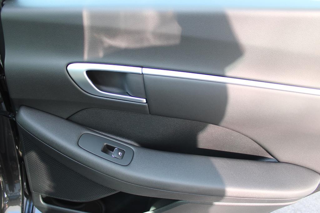 new 2025 Hyundai Sonata Hybrid car, priced at $31,174