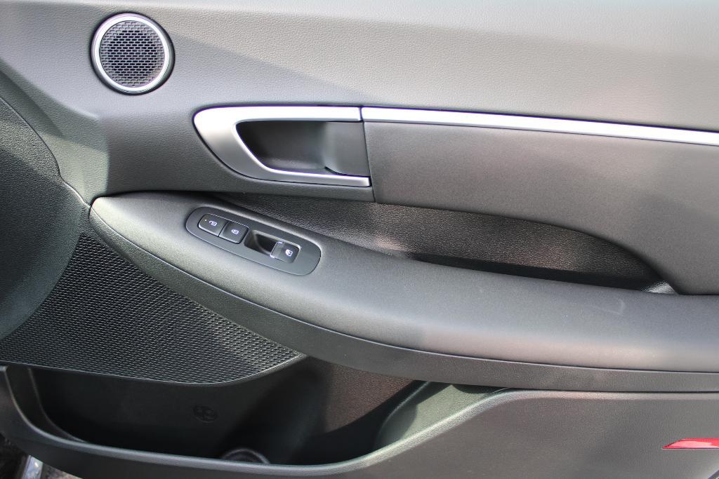 new 2025 Hyundai Sonata Hybrid car, priced at $31,174