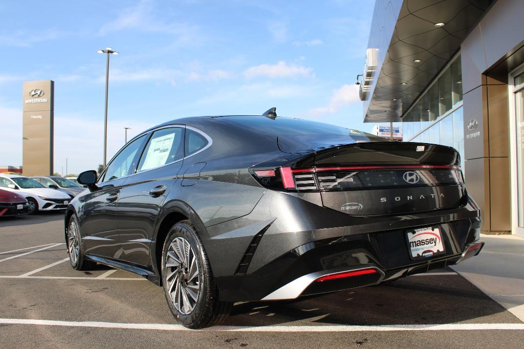 new 2025 Hyundai Sonata Hybrid car, priced at $31,174