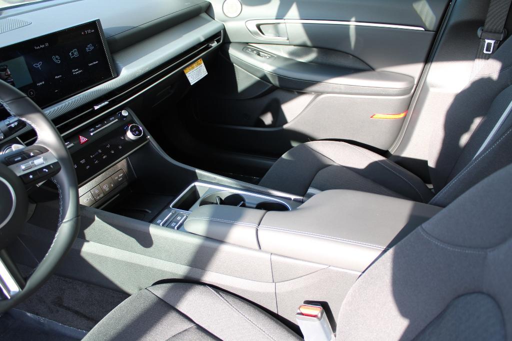 new 2025 Hyundai Sonata Hybrid car, priced at $31,174