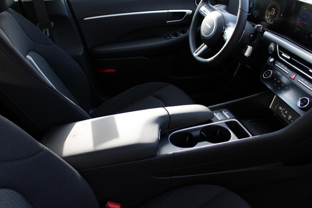 new 2025 Hyundai Sonata Hybrid car, priced at $31,174