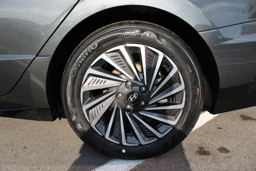 new 2025 Hyundai Sonata Hybrid car, priced at $31,174