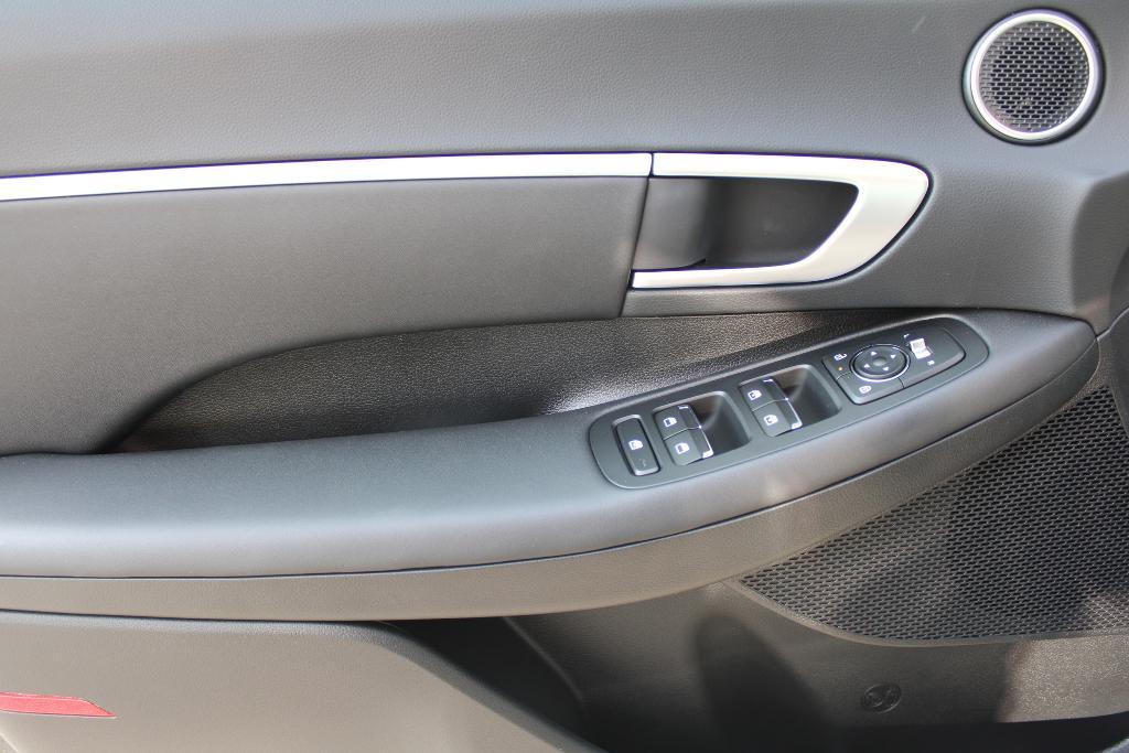 new 2025 Hyundai Sonata Hybrid car, priced at $31,174