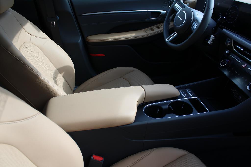 new 2025 Hyundai Sonata Hybrid car, priced at $38,466