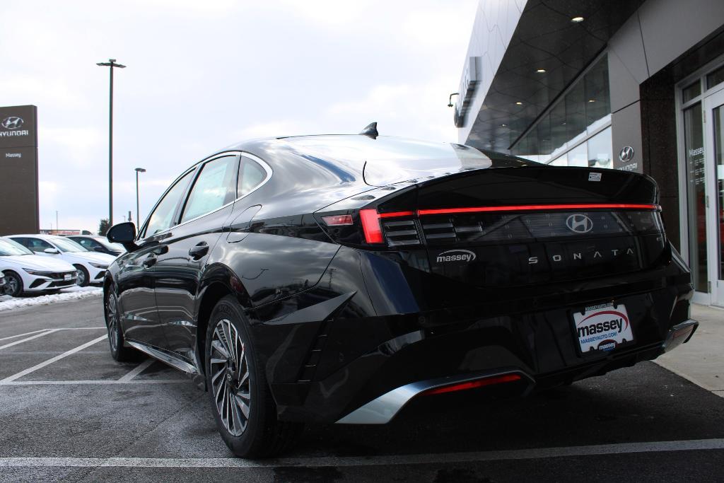 new 2025 Hyundai Sonata Hybrid car, priced at $37,930