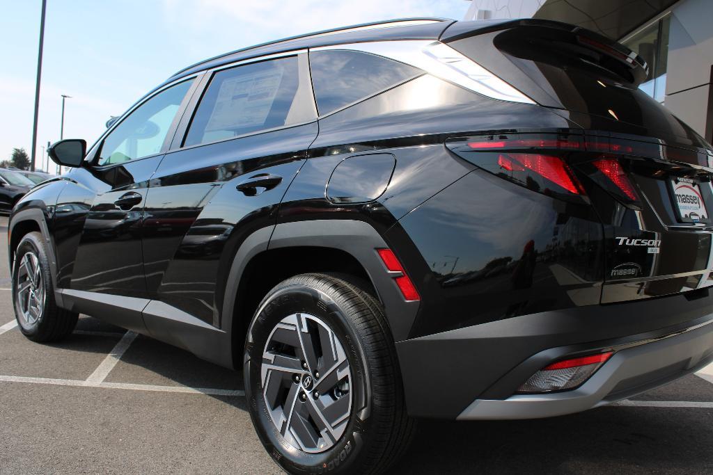 new 2025 Hyundai TUCSON Hybrid car, priced at $33,416