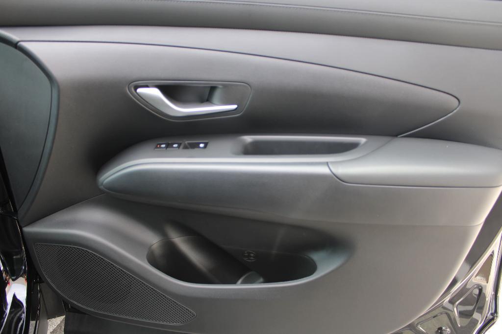 new 2025 Hyundai TUCSON Hybrid car, priced at $33,416