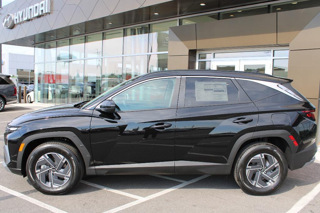 new 2025 Hyundai TUCSON Hybrid car, priced at $33,416