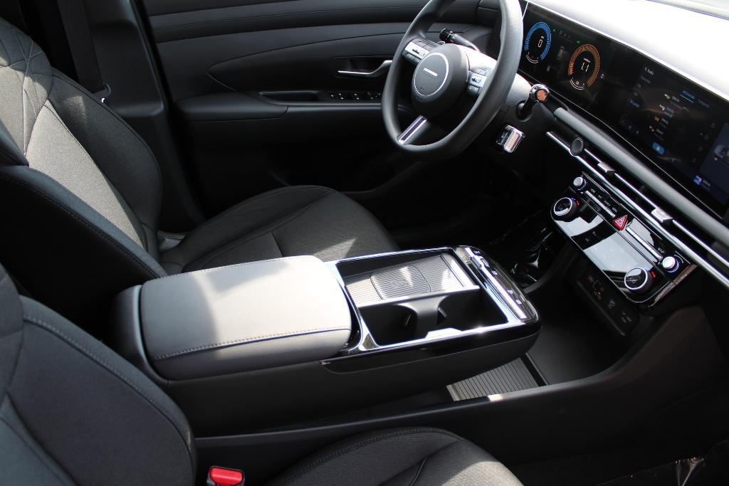 new 2025 Hyundai TUCSON Hybrid car, priced at $33,416