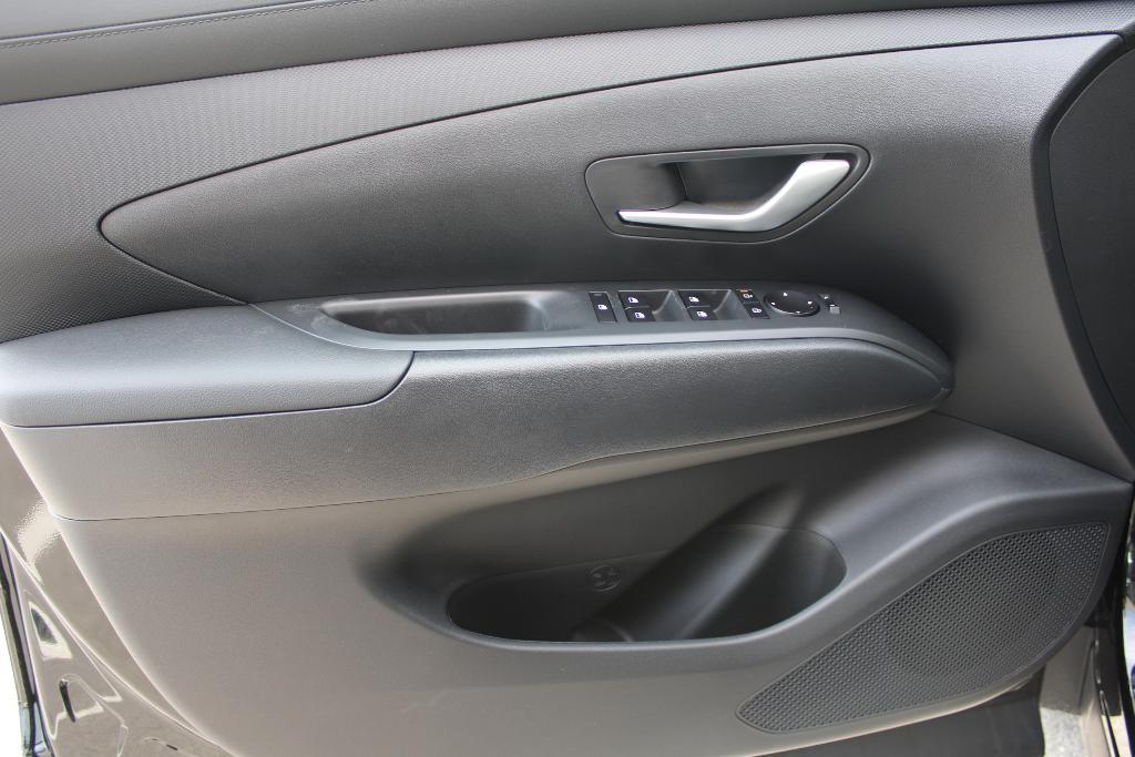 new 2025 Hyundai TUCSON Hybrid car, priced at $33,416