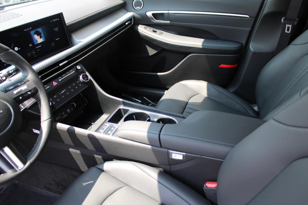 new 2025 Hyundai Sonata Hybrid car, priced at $37,357