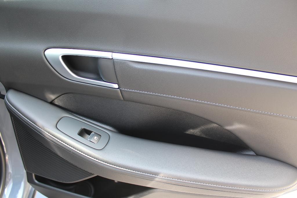 new 2025 Hyundai Sonata Hybrid car, priced at $37,357
