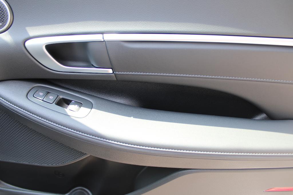 new 2025 Hyundai Sonata Hybrid car, priced at $37,357